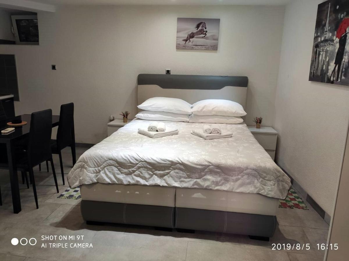 Apartament Cres Eksteriør billede